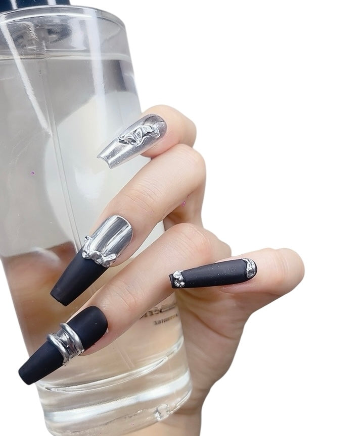 Black & Silver Long Coffin Press-On Nails with Modern Metallic Design | Tipora 074