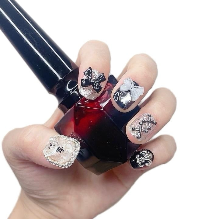 Short Round Press-On Nails with Bear & Bowknot Design | Tipora 005