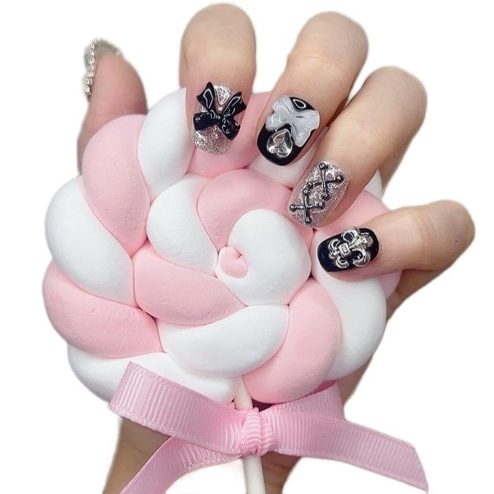 Short Round Press-On Nails with Bear & Bowknot Design | Tipora 005