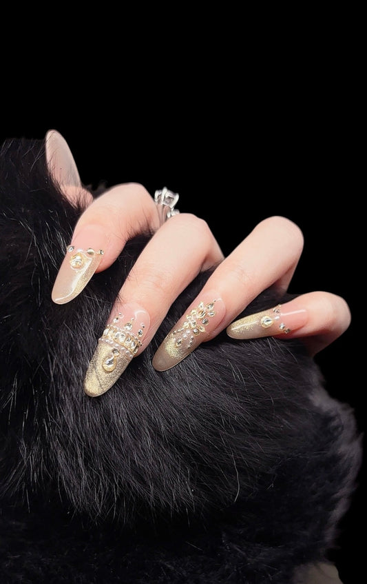 Beautiful handmade reusable press-on nails by Tipora
