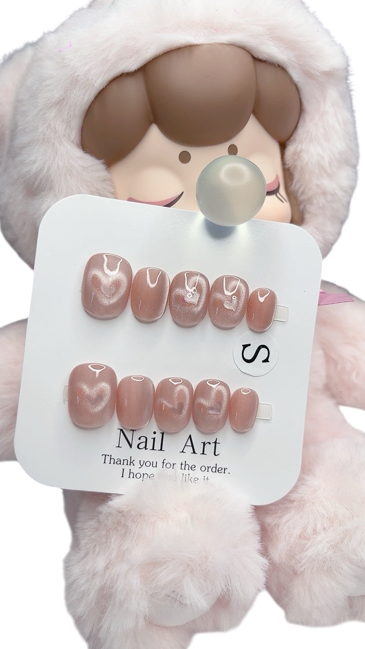 Pink Short Round Press-On Nails with Cat Eye Heart Design | Tipora 101