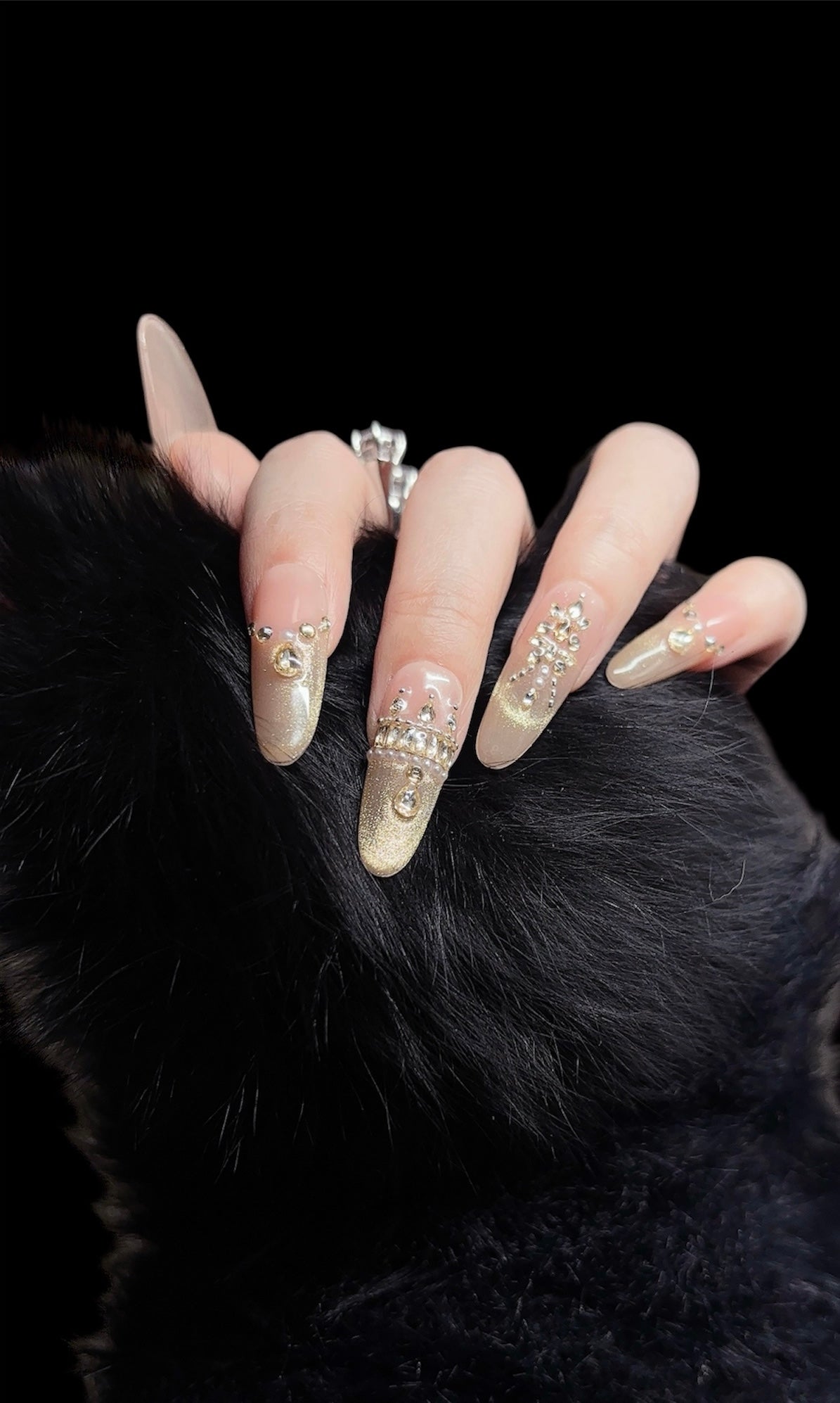 Luxury Champagne Gold Rhinestone Press-On Nails | Nude Glitter Long Oval Nails Tipora 132