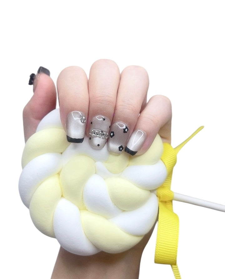 French Tip Short Square Press-On Nails with 3D Bowknot & Flower Design | Tipora 060