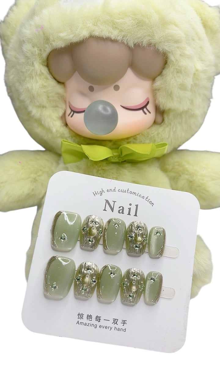 Green Short Square Press-On Nails with Sparkle Design | Tipora 011