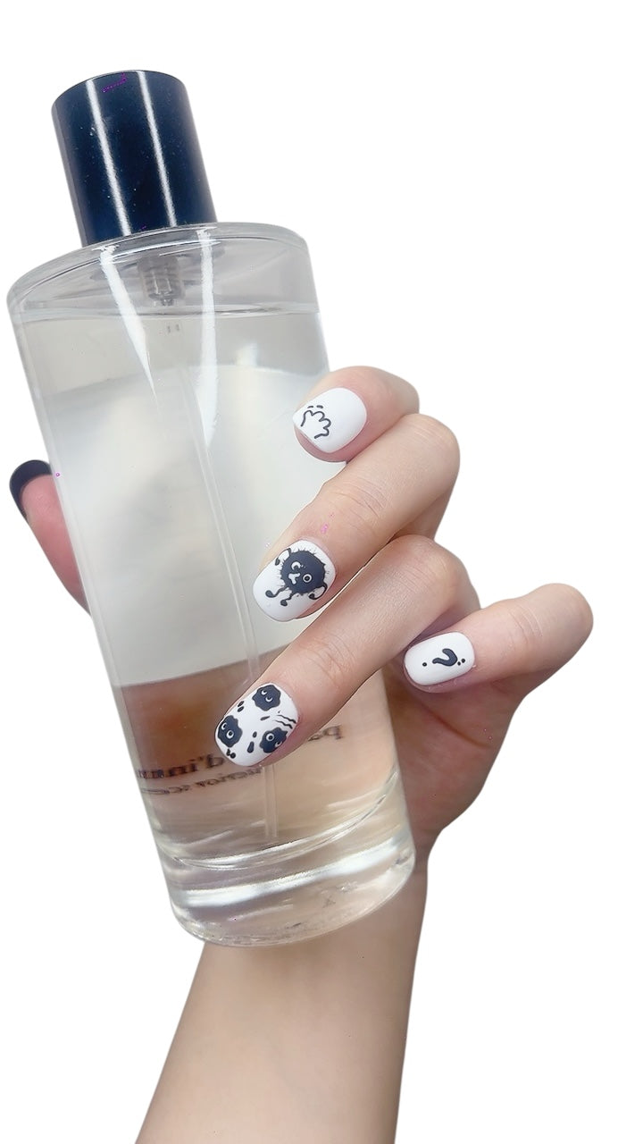 Black and White Short Round Press-On Nails with Coal Ball Design – Tipora 015