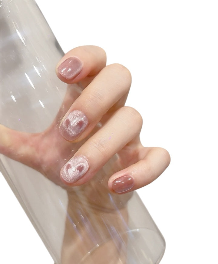 Pink Short Round Press-On Nails with Cat Eye Heart Design | Tipora 101