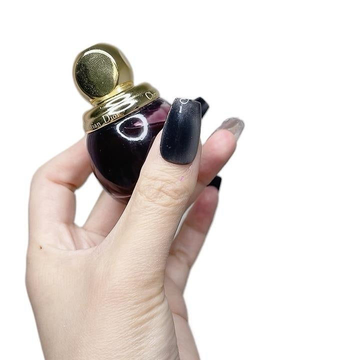 Black & Silver Medium Coffin Press-On Nails with Sparkle Design | Tipora 080