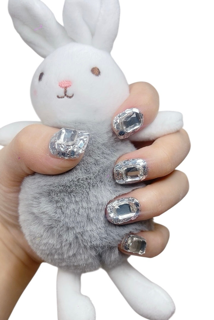 Silver Short Round Press-On Nails with Square Rhinestone Design – Tipora 066