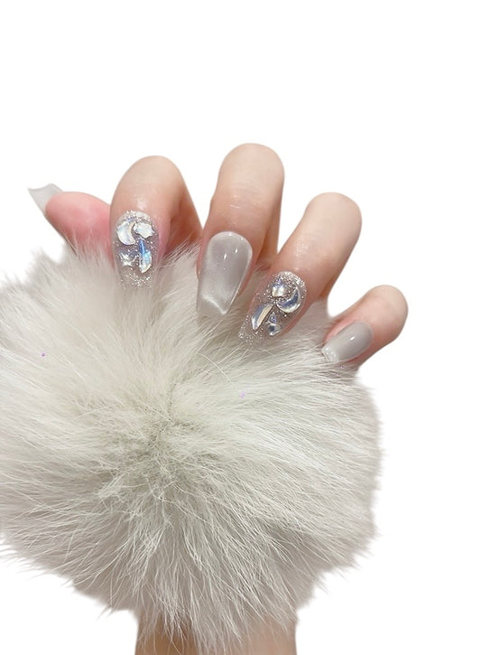 White and Gray Medium Coffin Press-On Nails with Sparkle Design – Tipora 100