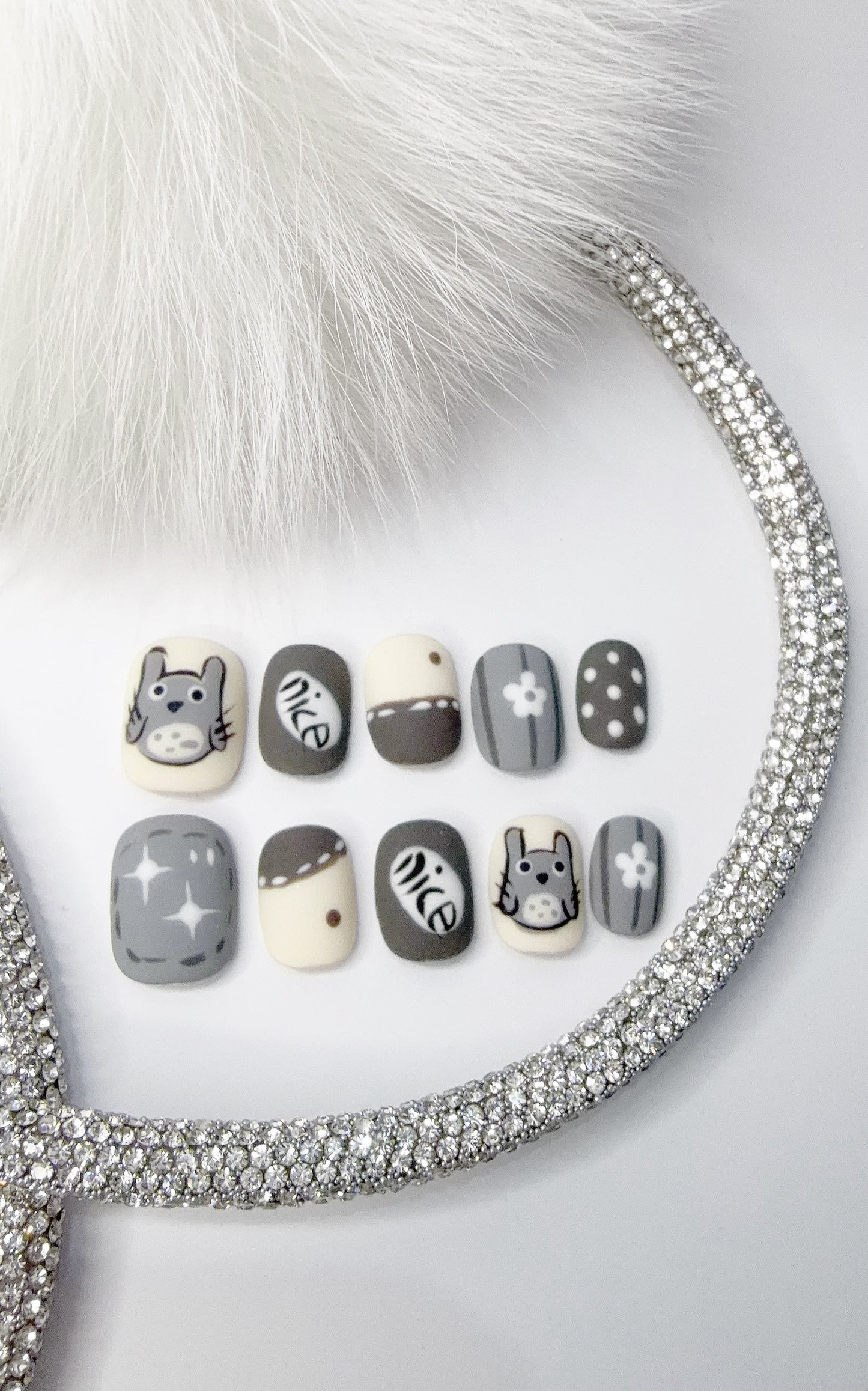 Gray & White Short Round Press-On Nails with Totoro Design | Tipora 030