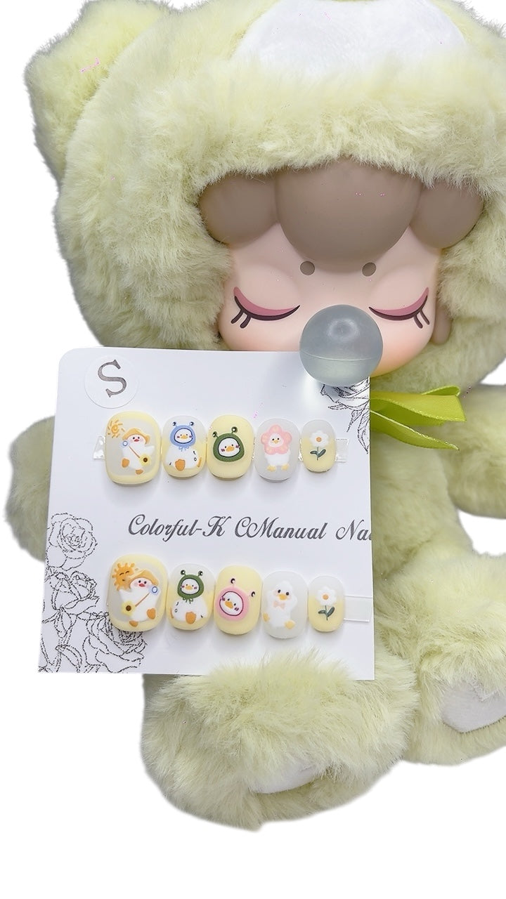 Short Round Press-On Nails with Cartoon Yellow Duck Design | Tipora 091