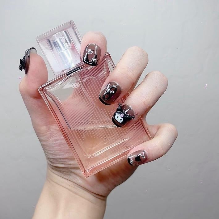 Press on Nails Short Round Black Color with 3D Design 008