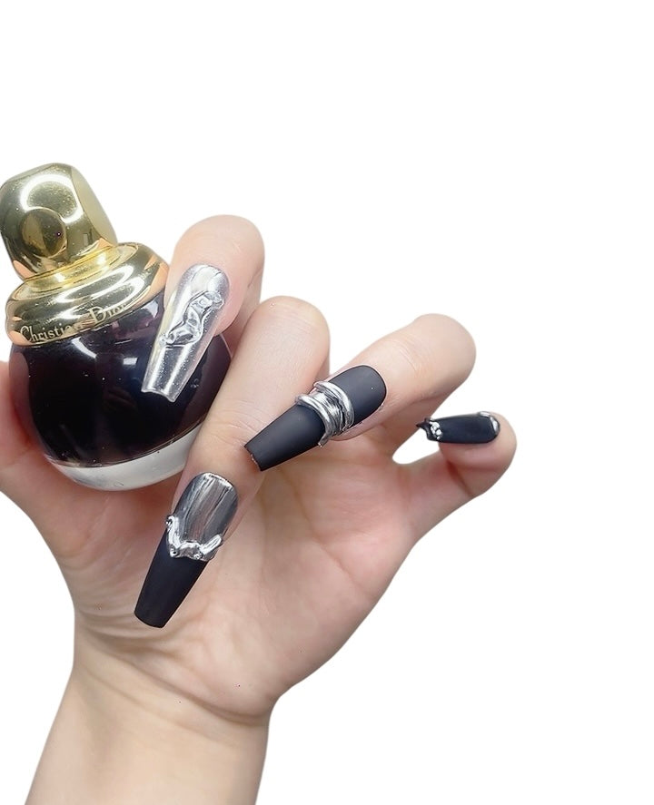 Black & Silver Long Coffin Press-On Nails with Modern Metallic Design | Tipora 074