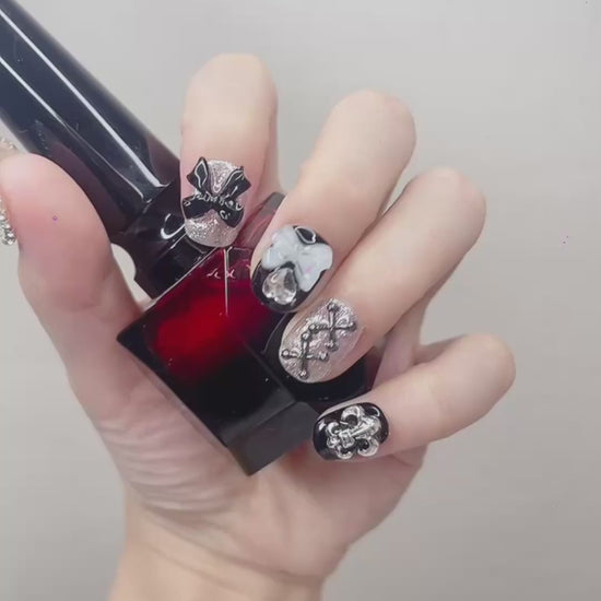 Short Round Press-On Nails with Bear & Bowknot Design | Tipora 005