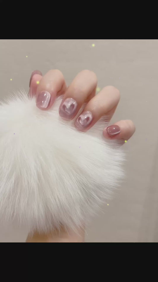Pink Short Round Press-On Nails with Cat Eye Heart Design | Tipora 101