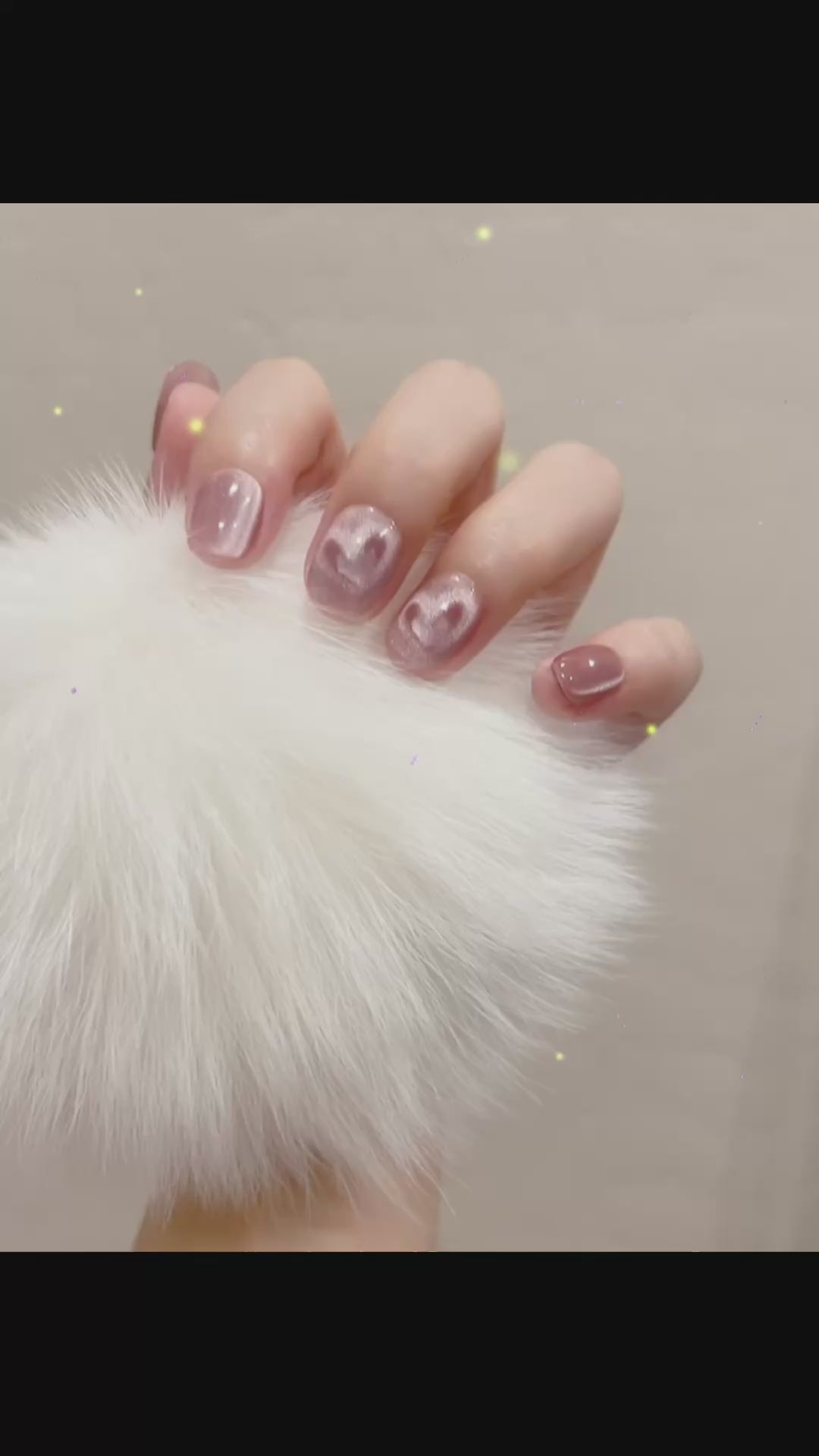 Pink Short Round Press-On Nails with Cat Eye Heart Design | Tipora 101