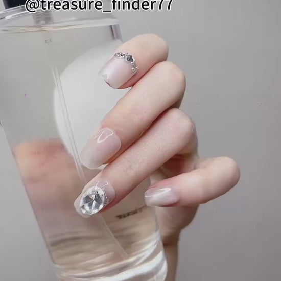 Short Square Press-On Nails with Rhinestone Accent – Elegant & Reusable | Tipora 079
