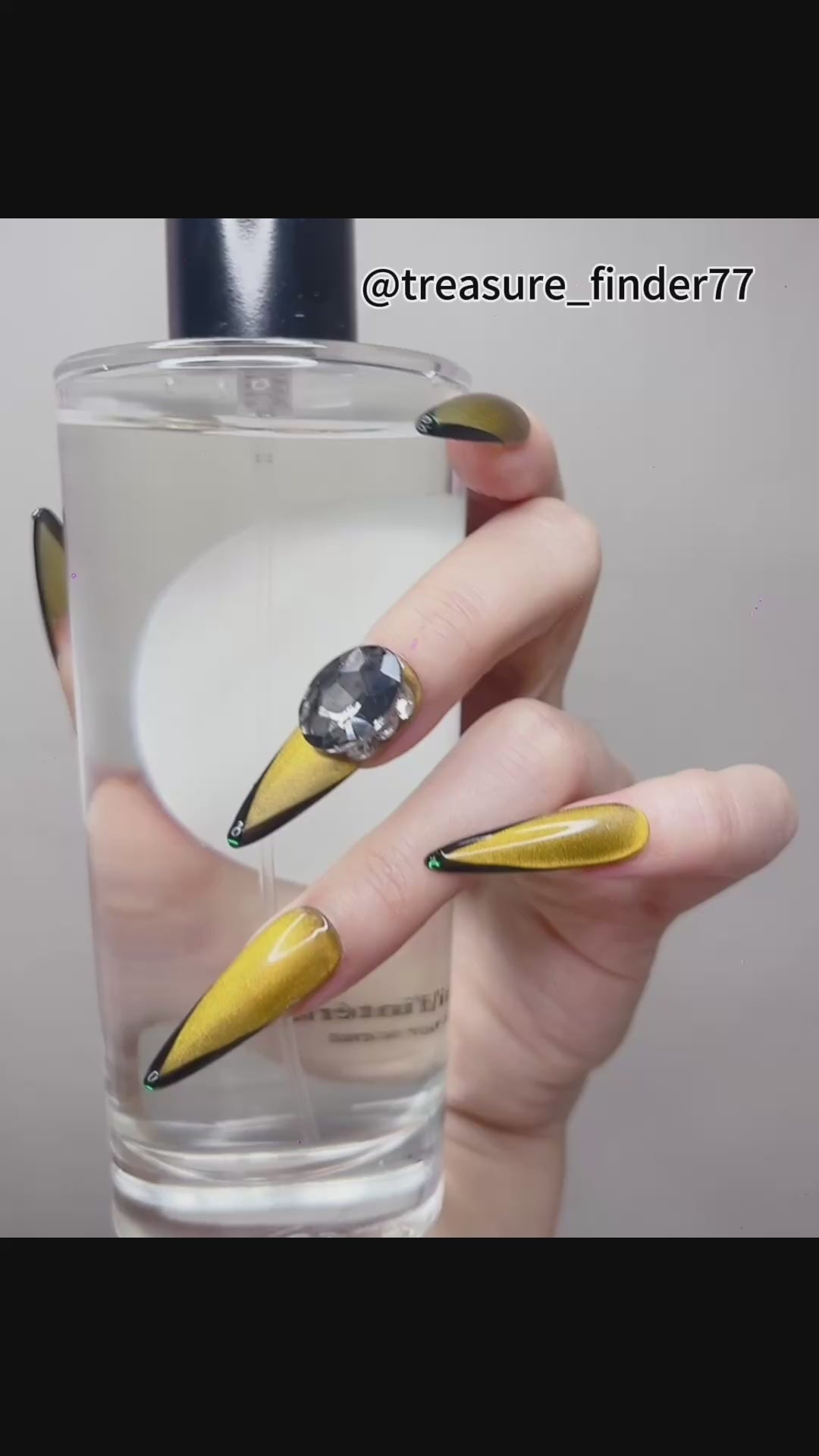 Yellow Long Stiletto Press-On Nails with Rhinestones – Tipora 082