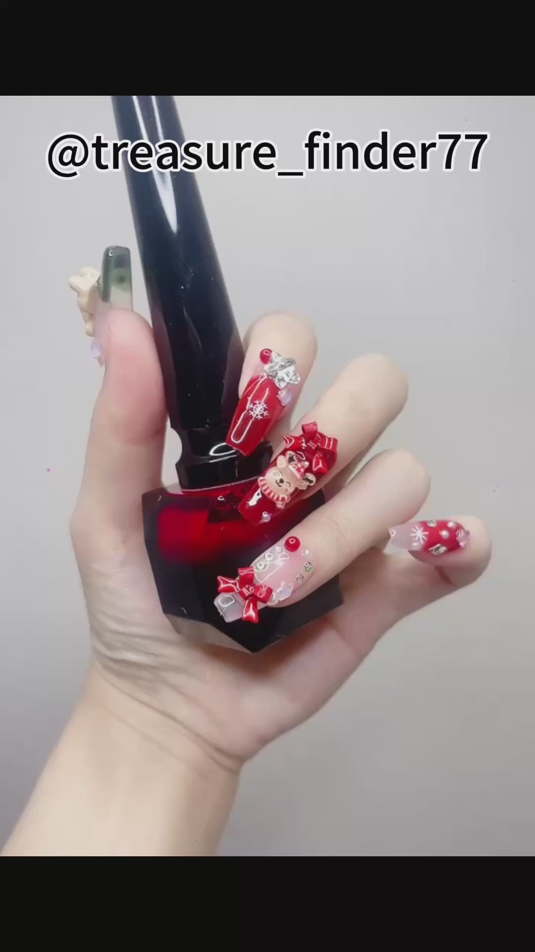 Red & Green Long Coffin Press-On Nails with 3D Christmas Design | Tipora 087