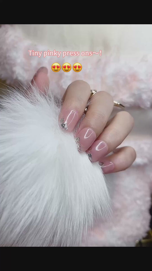 Short Round Press on Nails Pink Color with Shimmery Tip Design 123