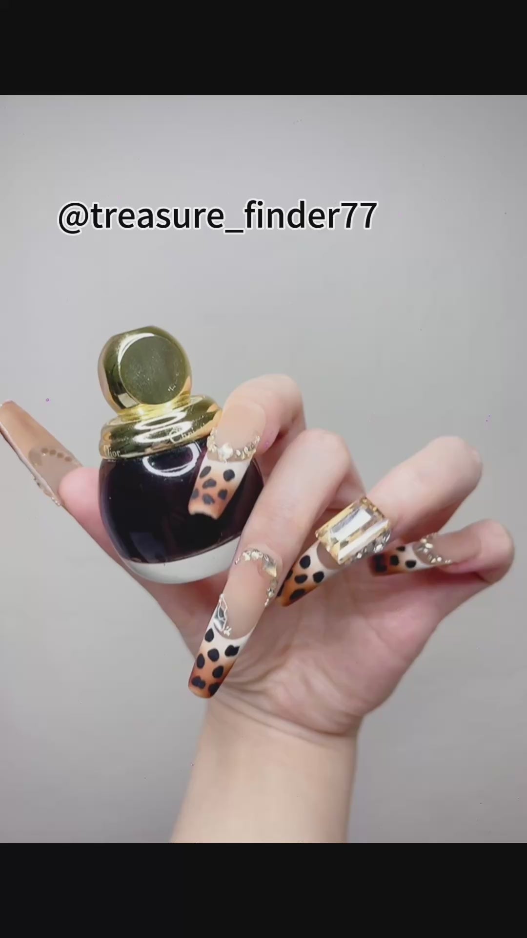 Leopard Print Press On Nails – Long Coffin Shape with Square Rhinestones (077)