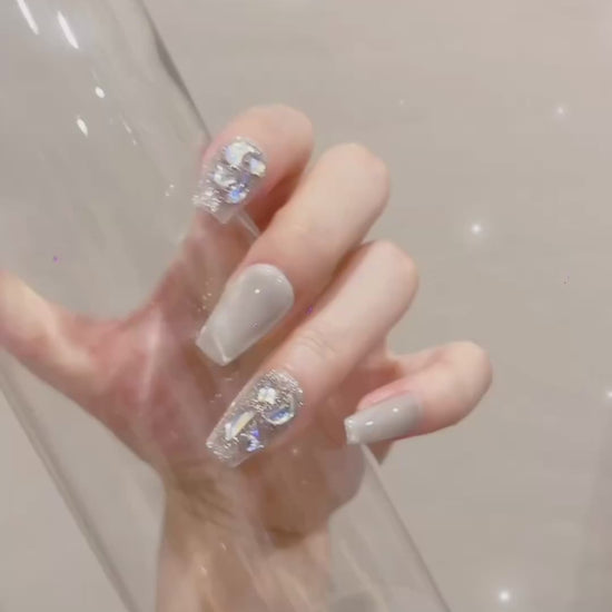 White and Gray Medium Coffin Press-On Nails with Sparkle Design – Tipora 100